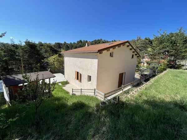 ANDON – SPACIEUSE MAISON FAMILIALE DE 141 M² AVEC DOUBLE GARAGE, TERRASSES ET BELLE EXPOSITION