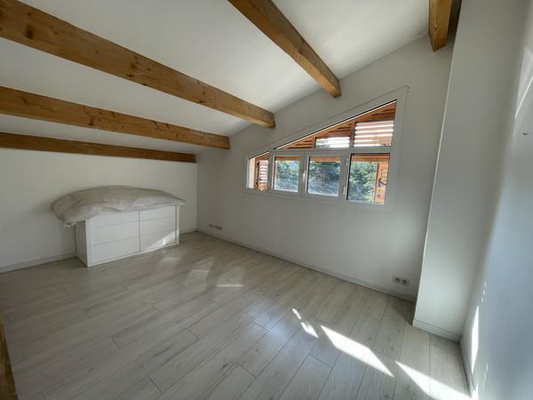 ANDON – SPACIEUSE MAISON FAMILIALE DE 141 M² AVEC DOUBLE GARAGE, TERRASSES ET BELLE EXPOSITION