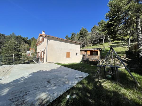 ANDON – SPACIEUSE MAISON FAMILIALE DE 141 M² AVEC DOUBLE GARAGE, TERRASSES ET BELLE EXPOSITION