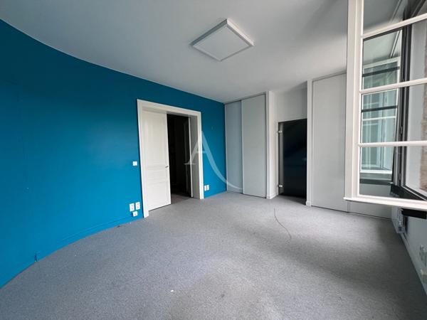 Bureaux Saintes 5 pièce(s) 90 m2