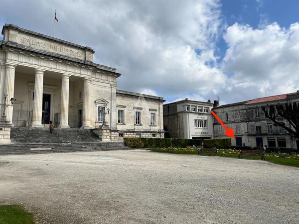 Bureaux Saintes 5 pièce(s) 90 m2