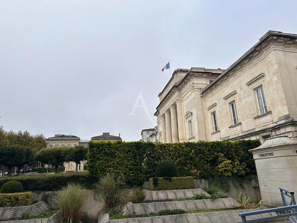 Bureaux Saintes 5 pièce(s) 90 m2