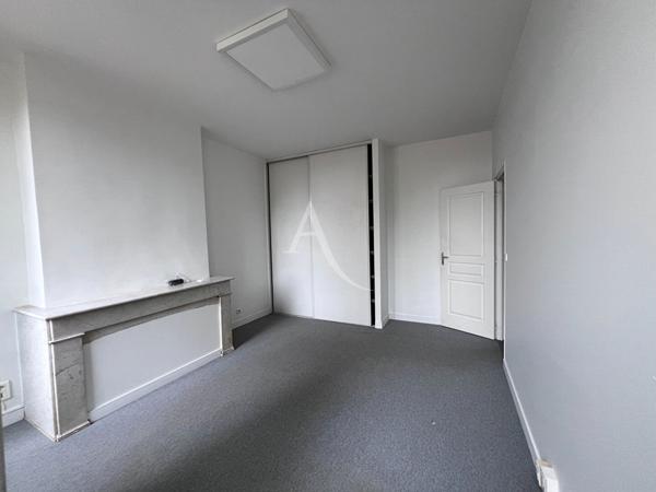 Bureaux Saintes 5 pièce(s) 90 m2