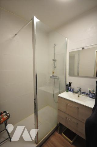 Appartement Quimperlé, au rez-de-chaussée d'une résidence proche place Saint-Michel, composé co...