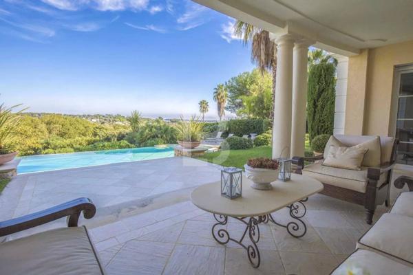 Magnifique villa à vendre en exclusivité avec vue mer et le Cap D’Antibes