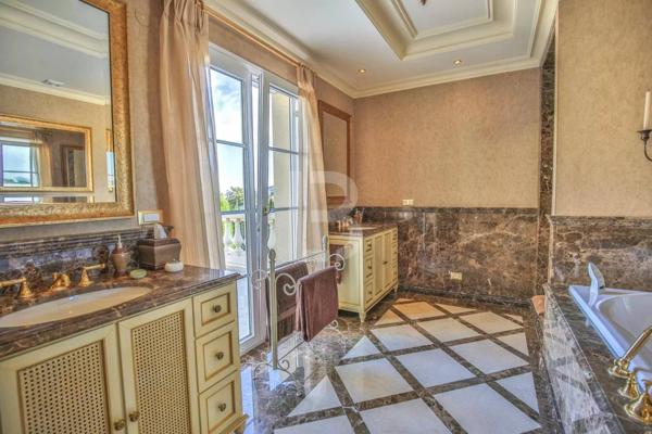 Magnifique villa à vendre en exclusivité avec vue mer et le Cap D’Antibes