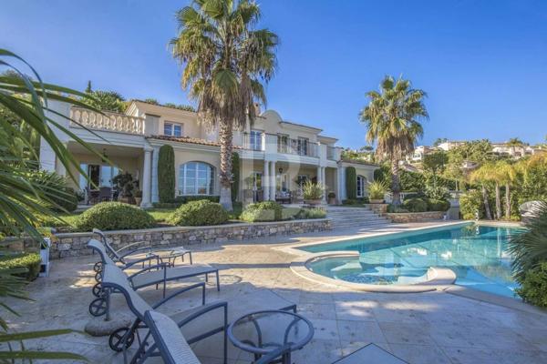Magnifique villa à vendre en exclusivité avec vue mer et le Cap D’Antibes