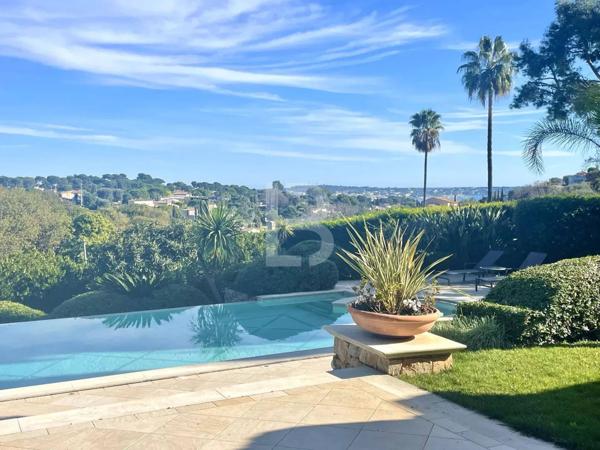 Magnifique villa à vendre en exclusivité avec vue mer et le Cap D’Antibes