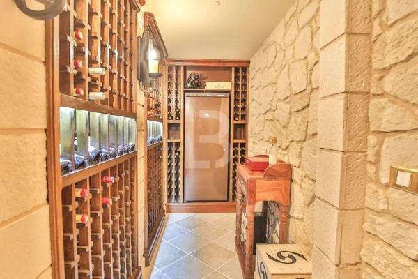 Magnifique villa à vendre en exclusivité avec vue mer et le Cap D’Antibes