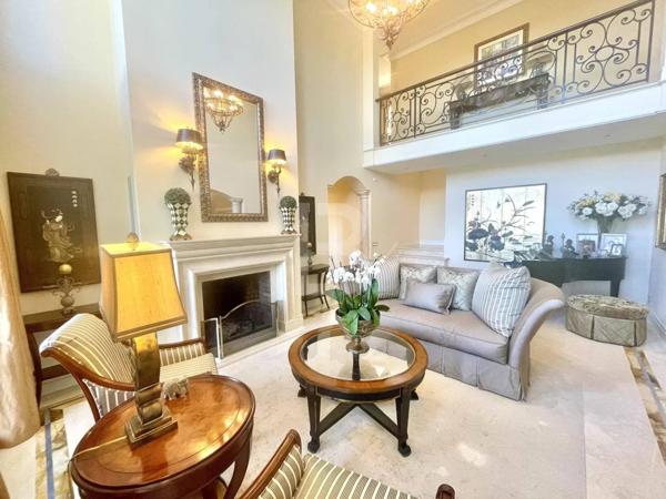 Magnifique villa à vendre en exclusivité avec vue mer et le Cap D’Antibes