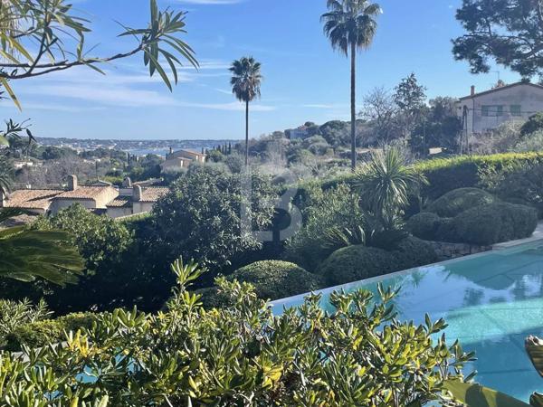 Magnifique villa à vendre en exclusivité avec vue mer et le Cap D’Antibes