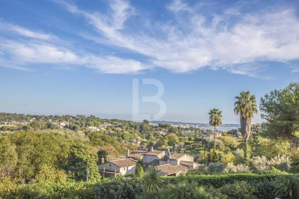 Magnifique villa à vendre en exclusivité avec vue mer et le Cap D’Antibes