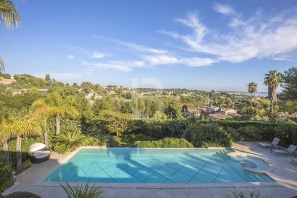Magnifique villa à vendre en exclusivité avec vue mer et le Cap D’Antibes
