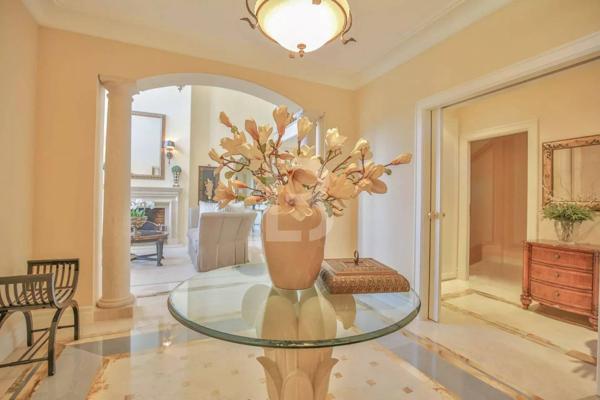 Magnifique villa à vendre en exclusivité avec vue mer et le Cap D’Antibes