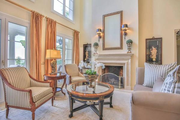 Magnifique villa à vendre en exclusivité avec vue mer et le Cap D’Antibes