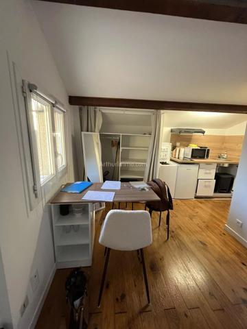 Location                                                      Appartement
                        
                     1 pièces                      19 m2                     à Aubagne