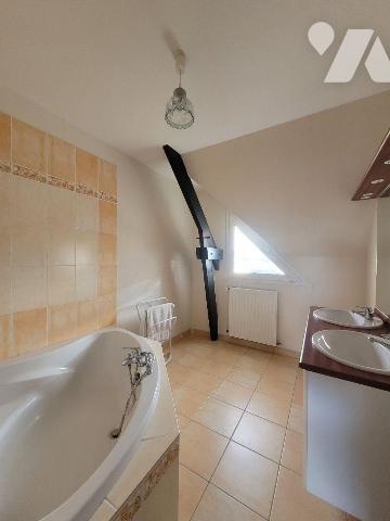 Maison à Vendre à Saint-Lunaire (35800) en Ille-et-Vilaine (35)

Cette maison dispose d'une s...