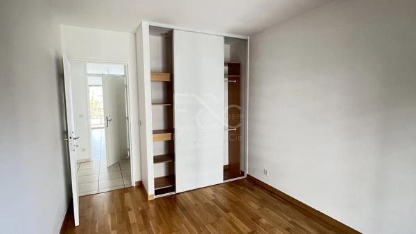 APPARTEMENT T3 A LOUER - VILLEURBANNE - 71.3 m 2 - 1 190 € charges comprises par mois