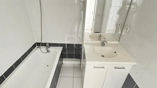 APPARTEMENT T3 A LOUER - VILLEURBANNE - 71.3 m 2 - 1 190 € charges comprises par mois