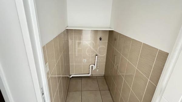 APPARTEMENT T3 A LOUER - VILLEURBANNE - 71.3 m 2 - 1 190 € charges comprises par mois