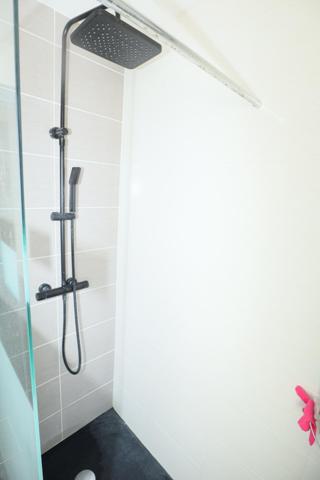 Maison 2 chambres avec garage et atelier sur terrain de 1700m2