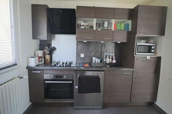 Maison 2 chambres avec garage et atelier sur terrain de 1700m2