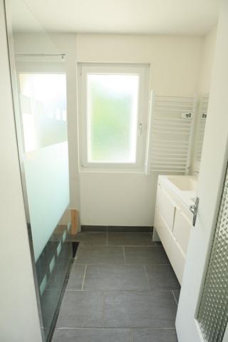 Maison 2 chambres avec garage et atelier sur terrain de 1700m2