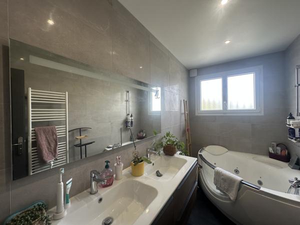 Maison 6 pièce(s) 5 chambre(s) 215 m²
