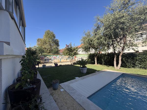 Maison 6 pièce(s) 5 chambre(s) 215 m²