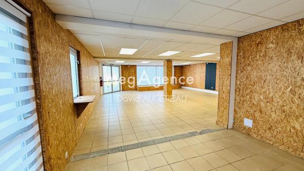 Local Commercial à L' ILE-D'YEU, 85350 - 4 pièces 196m²