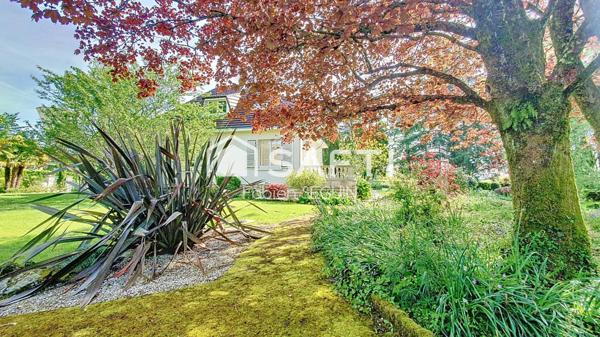 Exceptionnelle propriété de 370 m2 intégralement rénovée !