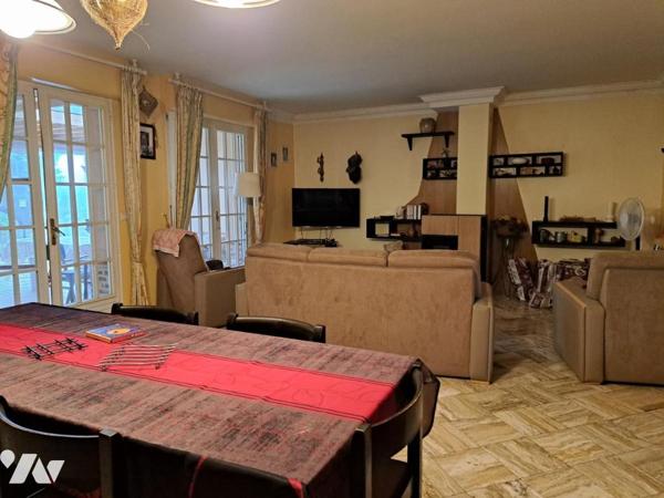 Beau pavillon avec grand jardin