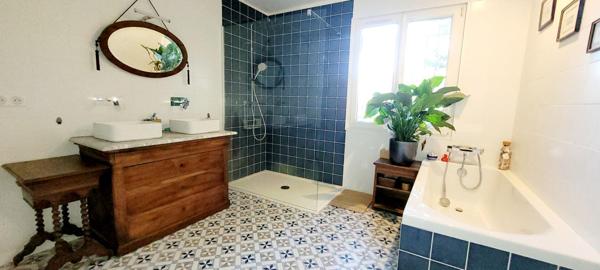 Villa de plain-pied 4 faces avec piscine  -  Terrain constructible et divisible de 2 442 m² -  Sallèles-d'Aude ? Proche Narbonne