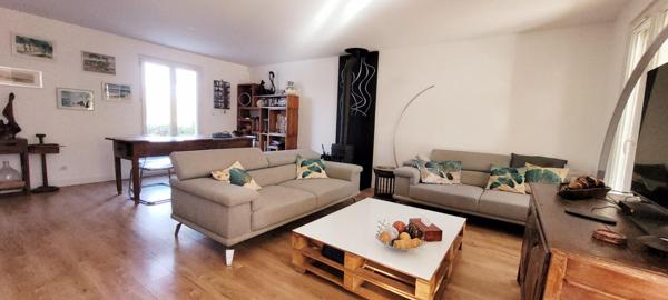 Villa de plain-pied 4 faces avec piscine  -  Terrain constructible et divisible de 2 442 m² -  Sallèles-d'Aude ? Proche Narbonne