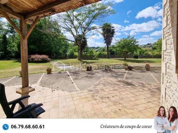 Nous vous proposons ce Moulin de caractère

La maison principale de 178m² est composée de :
-Au rez-de-chaussée : une vaste entrée, grande pièce de vie avec cheminée, cuisine, arrière cuisine, wc séparé, une chambre.
-A l'étage, 3 chambres sur parquet, une salle de bain, wc séparé. 

Double vitrage, chauffage au gaz, tout à l'égout, des travaux seront à prévoir.

Attenante à la maison, la minoterie représente des possibilités d’agrandissement conséquents. Son mécanisme des années 1920/1930 et sa turbine hydraulique sont en état de fonctionnement.

Ces bâtiments, sur trois niveaux, représentent plus de 2000m².
Certains plateaux, sur parquet seraient parfaits comme salle de danse / yoga, salle d'exposition, atelier d'artiste. 

Une partie des bâtiments qui abritait les locaux professionnels pourrait être transformée en logements
Idéal pour un projet de gîtes/chambres d'hôtes,

Plusieurs garages permettent également de stationner camping car, voitures, bateaux etc... (idéal collectionneur de véhicules)

Possibilité en plus, de louer 2,5 hectares de terrain attenant.

Situé à La Crèche, sans aucuns vis à vis et proche de toutes commodités (à moins de 5 minutes à pied de l'école maternelle, primaire et collège), à 10 minutes de Niort (gare TGV), 1h de La Rochelle.

Ce que nous en avons pensé : « Un cachet certain ! Avec ses moulures au plafond, ses parquets, ses menuiseries, ses poutres, son escalier et l'ensemble des bâtiments qui laisse libre cours à la créativité! Nichée dans un écrin de verdure, cette pépite rare ne peut laisser indifférente. »

Vendeurs, avis de valeur offert. Acquéreurs, bénéficiez de notre service financier.