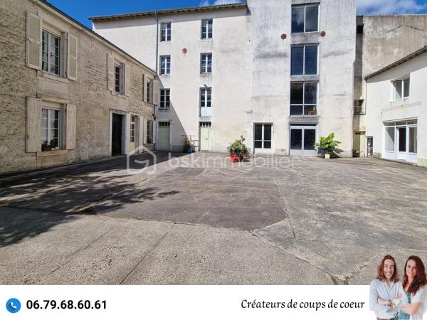 Nous vous proposons ce Moulin de caractère

La maison principale de 178m² est composée de :
-Au rez-de-chaussée : une vaste entrée, grande pièce de vie avec cheminée, cuisine, arrière cuisine, wc séparé, une chambre.
-A l'étage, 3 chambres sur parquet, une salle de bain, wc séparé. 

Double vitrage, chauffage au gaz, tout à l'égout, des travaux seront à prévoir.

Attenante à la maison, la minoterie représente des possibilités d’agrandissement conséquents. Son mécanisme des années 1920/1930 et sa turbine hydraulique sont en état de fonctionnement.

Ces bâtiments, sur trois niveaux, représentent plus de 2000m².
Certains plateaux, sur parquet seraient parfaits comme salle de danse / yoga, salle d'exposition, atelier d'artiste. 

Une partie des bâtiments qui abritait les locaux professionnels pourrait être transformée en logements
Idéal pour un projet de gîtes/chambres d'hôtes,

Plusieurs garages permettent également de stationner camping car, voitures, bateaux etc... (idéal collectionneur de véhicules)

Possibilité en plus, de louer 2,5 hectares de terrain attenant.

Situé à La Crèche, sans aucuns vis à vis et proche de toutes commodités (à moins de 5 minutes à pied de l'école maternelle, primaire et collège), à 10 minutes de Niort (gare TGV), 1h de La Rochelle.

Ce que nous en avons pensé : « Un cachet certain ! Avec ses moulures au plafond, ses parquets, ses menuiseries, ses poutres, son escalier et l'ensemble des bâtiments qui laisse libre cours à la créativité! Nichée dans un écrin de verdure, cette pépite rare ne peut laisser indifférente. »

Vendeurs, avis de valeur offert. Acquéreurs, bénéficiez de notre service financier.