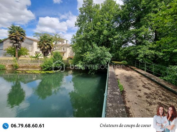 Nous vous proposons ce Moulin de caractère

La maison principale de 178m² est composée de :
-Au rez-de-chaussée : une vaste entrée, grande pièce de vie avec cheminée, cuisine, arrière cuisine, wc séparé, une chambre.
-A l'étage, 3 chambres sur parquet, une salle de bain, wc séparé. 

Double vitrage, chauffage au gaz, tout à l'égout, des travaux seront à prévoir.

Attenante à la maison, la minoterie représente des possibilités d’agrandissement conséquents. Son mécanisme des années 1920/1930 et sa turbine hydraulique sont en état de fonctionnement.

Ces bâtiments, sur trois niveaux, représentent plus de 2000m².
Certains plateaux, sur parquet seraient parfaits comme salle de danse / yoga, salle d'exposition, atelier d'artiste. 

Une partie des bâtiments qui abritait les locaux professionnels pourrait être transformée en logements
Idéal pour un projet de gîtes/chambres d'hôtes,

Plusieurs garages permettent également de stationner camping car, voitures, bateaux etc... (idéal collectionneur de véhicules)

Possibilité en plus, de louer 2,5 hectares de terrain attenant.

Situé à La Crèche, sans aucuns vis à vis et proche de toutes commodités (à moins de 5 minutes à pied de l'école maternelle, primaire et collège), à 10 minutes de Niort (gare TGV), 1h de La Rochelle.

Ce que nous en avons pensé : « Un cachet certain ! Avec ses moulures au plafond, ses parquets, ses menuiseries, ses poutres, son escalier et l'ensemble des bâtiments qui laisse libre cours à la créativité! Nichée dans un écrin de verdure, cette pépite rare ne peut laisser indifférente. »

Vendeurs, avis de valeur offert. Acquéreurs, bénéficiez de notre service financier.