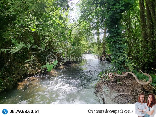 Nous vous proposons ce Moulin de caractère

La maison principale de 178m² est composée de :
-Au rez-de-chaussée : une vaste entrée, grande pièce de vie avec cheminée, cuisine, arrière cuisine, wc séparé, une chambre.
-A l'étage, 3 chambres sur parquet, une salle de bain, wc séparé. 

Double vitrage, chauffage au gaz, tout à l'égout, des travaux seront à prévoir.

Attenante à la maison, la minoterie représente des possibilités d’agrandissement conséquents. Son mécanisme des années 1920/1930 et sa turbine hydraulique sont en état de fonctionnement.

Ces bâtiments, sur trois niveaux, représentent plus de 2000m².
Certains plateaux, sur parquet seraient parfaits comme salle de danse / yoga, salle d'exposition, atelier d'artiste. 

Une partie des bâtiments qui abritait les locaux professionnels pourrait être transformée en logements
Idéal pour un projet de gîtes/chambres d'hôtes,

Plusieurs garages permettent également de stationner camping car, voitures, bateaux etc... (idéal collectionneur de véhicules)

Possibilité en plus, de louer 2,5 hectares de terrain attenant.

Situé à La Crèche, sans aucuns vis à vis et proche de toutes commodités (à moins de 5 minutes à pied de l'école maternelle, primaire et collège), à 10 minutes de Niort (gare TGV), 1h de La Rochelle.

Ce que nous en avons pensé : « Un cachet certain ! Avec ses moulures au plafond, ses parquets, ses menuiseries, ses poutres, son escalier et l'ensemble des bâtiments qui laisse libre cours à la créativité! Nichée dans un écrin de verdure, cette pépite rare ne peut laisser indifférente. »

Vendeurs, avis de valeur offert. Acquéreurs, bénéficiez de notre service financier.
