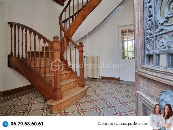 Nous vous proposons ce Moulin de caractère

La maison principale de 178m² est composée de :
-Au rez-de-chaussée : une vaste entrée, grande pièce de vie avec cheminée, cuisine, arrière cuisine, wc séparé, une chambre.
-A l'étage, 3 chambres sur parquet, une salle de bain, wc séparé. 

Double vitrage, chauffage au gaz, tout à l'égout, des travaux seront à prévoir.

Attenante à la maison, la minoterie représente des possibilités d’agrandissement conséquents. Son mécanisme des années 1920/1930 et sa turbine hydraulique sont en état de fonctionnement.

Ces bâtiments, sur trois niveaux, représentent plus de 2000m².
Certains plateaux, sur parquet seraient parfaits comme salle de danse / yoga, salle d'exposition, atelier d'artiste. 

Une partie des bâtiments qui abritait les locaux professionnels pourrait être transformée en logements
Idéal pour un projet de gîtes/chambres d'hôtes,

Plusieurs garages permettent également de stationner camping car, voitures, bateaux etc... (idéal collectionneur de véhicules)

Possibilité en plus, de louer 2,5 hectares de terrain attenant.

Situé à La Crèche, sans aucuns vis à vis et proche de toutes commodités (à moins de 5 minutes à pied de l'école maternelle, primaire et collège), à 10 minutes de Niort (gare TGV), 1h de La Rochelle.

Ce que nous en avons pensé : « Un cachet certain ! Avec ses moulures au plafond, ses parquets, ses menuiseries, ses poutres, son escalier et l'ensemble des bâtiments qui laisse libre cours à la créativité! Nichée dans un écrin de verdure, cette pépite rare ne peut laisser indifférente. »

Vendeurs, avis de valeur offert. Acquéreurs, bénéficiez de notre service financier.