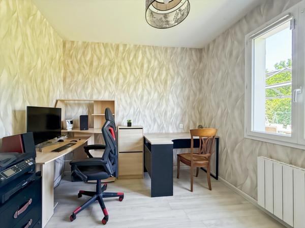 Maison 5 pièces de plain-pied - 94 m² - 4 chambres - Jardin et garage attenant - Bergerac rive droite