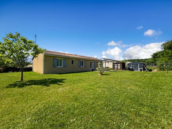 Maison 5 pièces de plain-pied - 94 m² - 4 chambres - Jardin et garage attenant - Bergerac rive droite