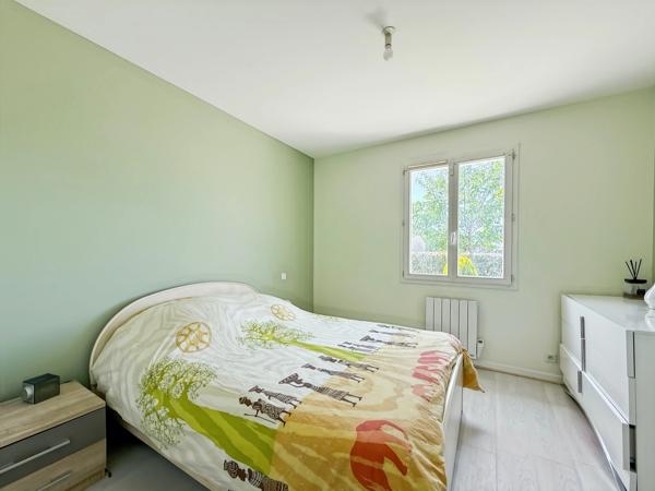 Maison 5 pièces de plain-pied - 94 m² - 4 chambres - Jardin et garage attenant - Bergerac rive droite