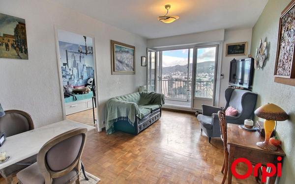 Appartement à vendre    3 pièces • 51 m2 Marseille 12