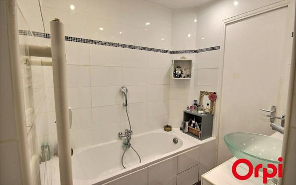 Appartement à vendre    3 pièces • 51 m2 Marseille 12