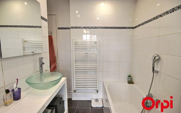 Appartement à vendre    3 pièces • 51 m2 Marseille 12