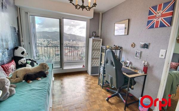 Appartement à vendre    3 pièces • 51 m2 Marseille 12