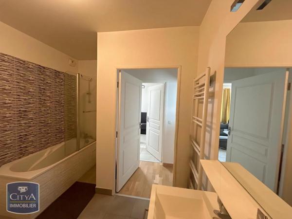 Appartement à louer 3 pièces 61.61m² Tours (37100)