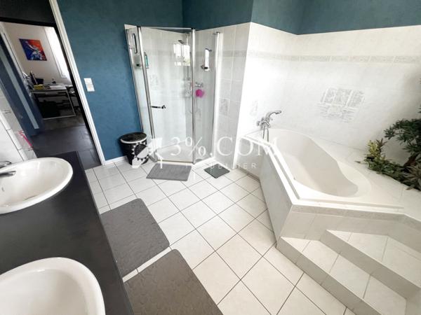 Maison
                                                                                                                                                                                                                                                                                                                        6 pièce(s)                                                                                                                                                                                                          3 chambre(s)                                                                                                                                                                                                          150  m²