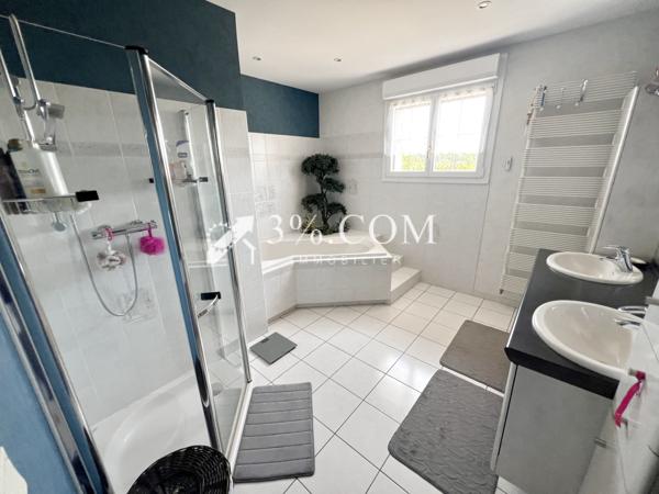 Maison
                                                                                                                                                                                                                                                                                                                        6 pièce(s)                                                                                                                                                                                                          3 chambre(s)                                                                                                                                                                                                          150  m²