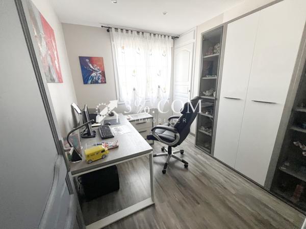 Maison
                                                                                                                                                                                                                                                                                                                        6 pièce(s)                                                                                                                                                                                                          3 chambre(s)                                                                                                                                                                                                          150  m²